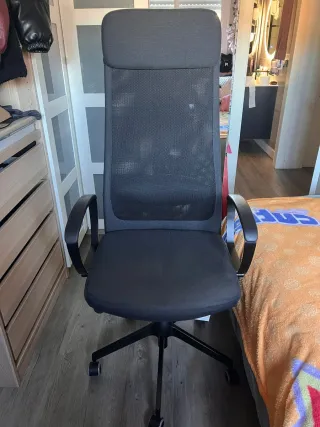 /Silla de oficina ergonómica