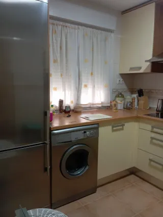 Inmobiliaria se alquila habitación