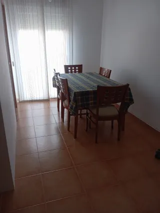 Inmobiliaria se alquila habitación