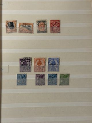 Album di francobolli 32 pag con alcuni francobolli