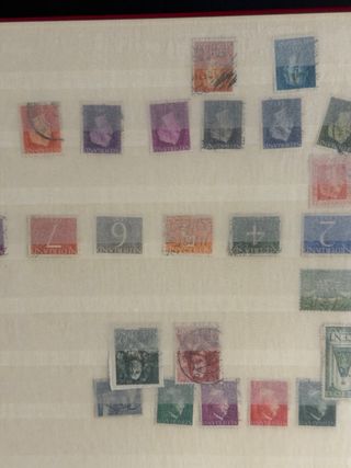 Album di francobolli 32 pag con alcuni francobolli