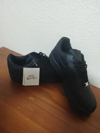 Nike Air Force 1 Negras