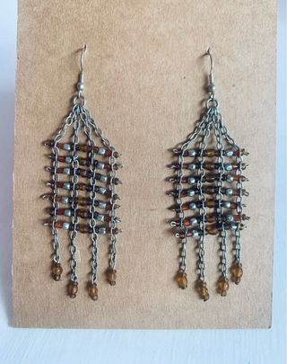 Pendientes largos con abalorios en tonos calidos