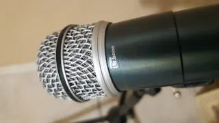 Trípode con jirafa y 2 micros