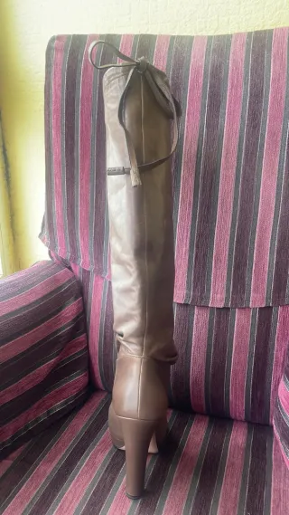 Stivali alti in pelle Prada marroni