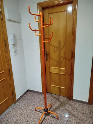 Perchero Naranja Metálico