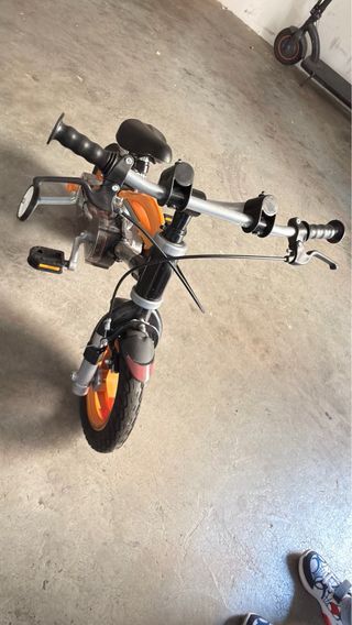Bicicleta infantil naranja y gris