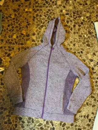 Sudadera deportiva con cremallera morada