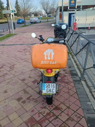 Piaggio Liberty 125 Delivery Amarilla