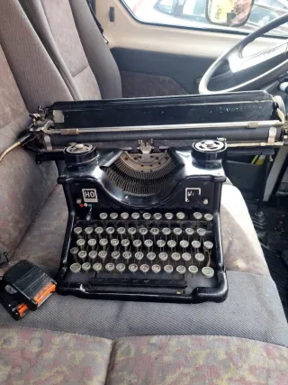 Máquina de escribir antigua HO