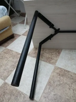 Mesa de madera marrón,