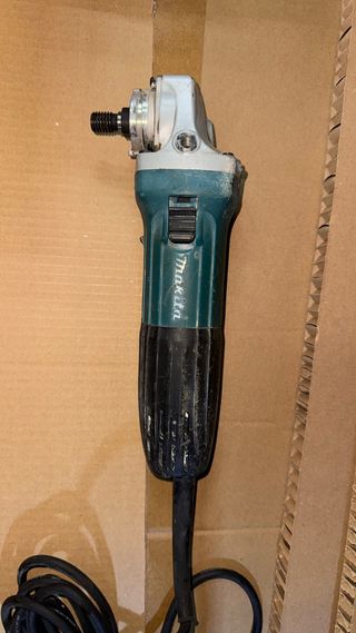 Radial Makita con cable