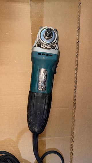 Radial Makita con cable