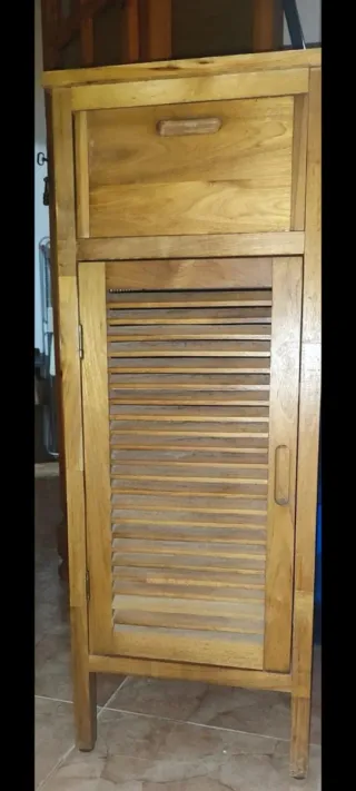 Mueble de baño de madera