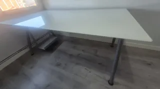 Tavolo da scrivania in vetro e metallo grigio