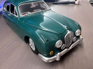 Jaguar 1/18