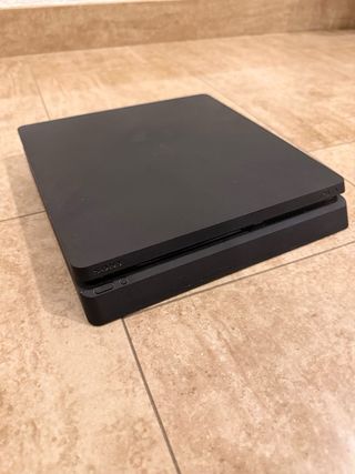 PS4 (PlayStation 4) + 2 Mandos + 4 Juegos