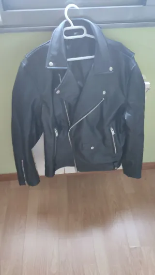 Cazadora polipiel ZARA hombre negra