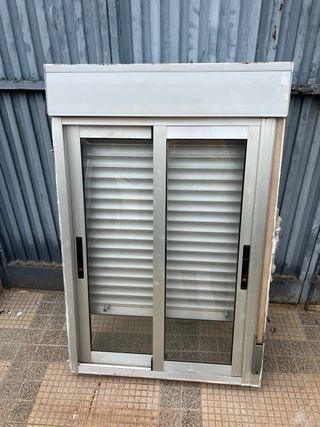Varias Ventanas correderas aluminio con persiana
