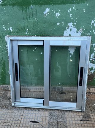Varias Ventanas correderas aluminio con persiana