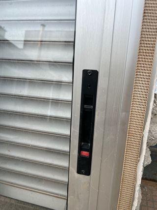 Varias Ventanas correderas aluminio con persiana