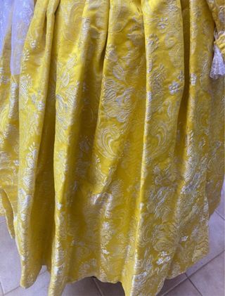 Traje de Fallera Amarillo y Blanco