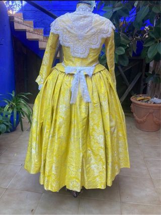 Traje de Fallera Amarillo y Blanco