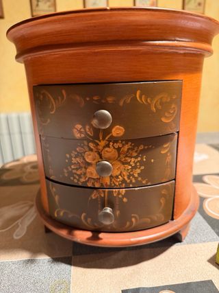 Joyero de madera pintado a mano