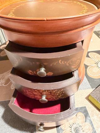 Joyero de madera pintado a mano