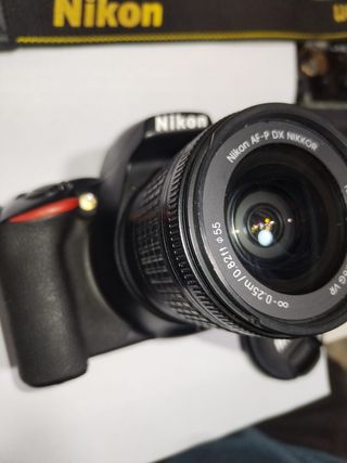 Cámara Nikon D3500 con objetivo 18-55mm
