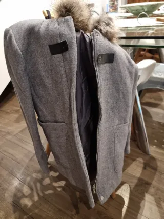 Abrigo Zara niño gris con capucha