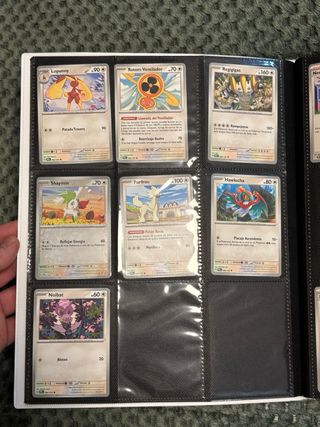 Álbum Pokémon Semicompleto Evoluciones Prismáticas