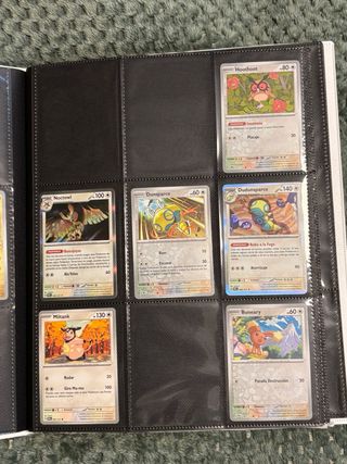 Álbum Pokémon Semicompleto Evoluciones Prismáticas