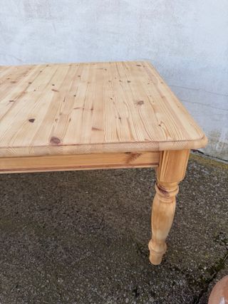 Mesa de madera rústica