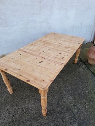 Mesa de madera rústica