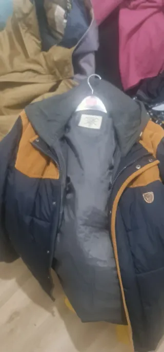 Casaco azul e laranja em ótimo estado