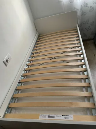 Cama nido con cajones con dos colchones.