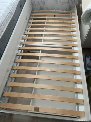 Cama nido con cajones con dos colchones.