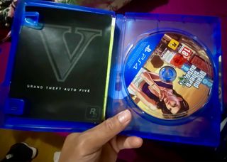 PS4 Slim 500GB + 4 Juegos + 2 Mando originales