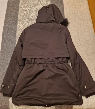 Abrigo TRF Negro con Capucha y Forro