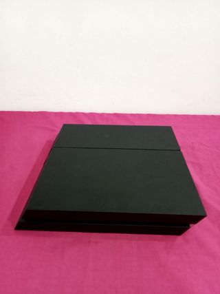 PS4 (PlayStation 4) 500GB + 4 Juegos