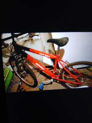 Bicicleta de Montaña Roja Basic