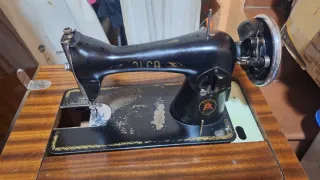 Máquina de coser Alpha a pedal