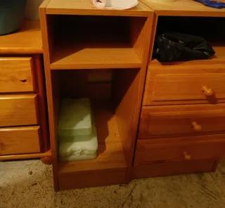 Mueble de madera con cajones