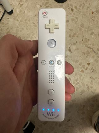 Nintendo Wii con 2 mandos y Nunchuk