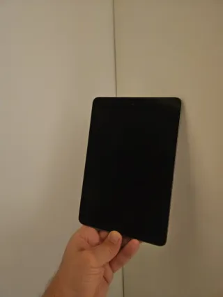 iPad Mini 2 Gris con Funda Rosa