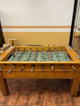 Futbolín de madera marca VAL