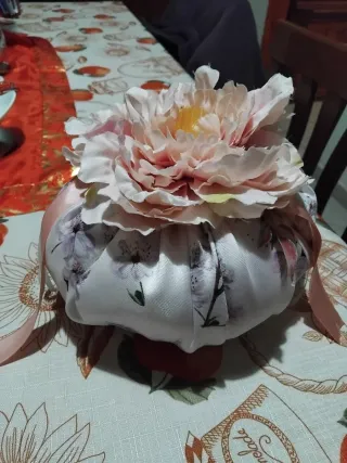 Bon Bon decorativo con fiore