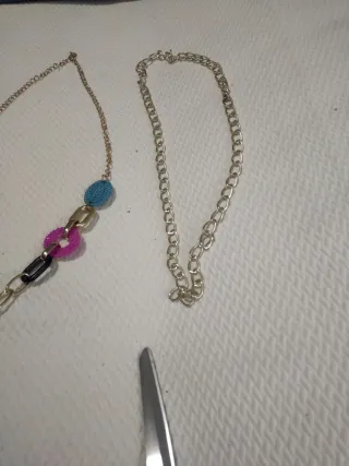 Collar dorado bisutería con abalorios