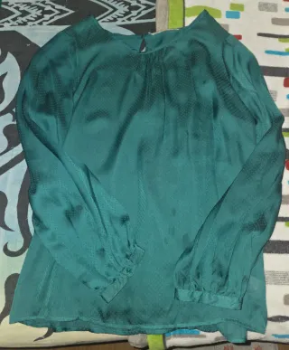 Blusa verde manga larga talla M